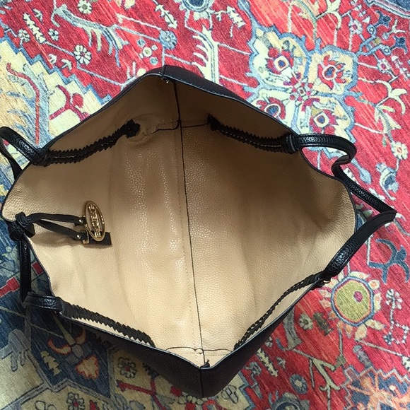 ⚜️BCBG Paris ‘Blackstone’ Faux Leather Gold Chain Detail Tote Bag - Picture 3 of 10